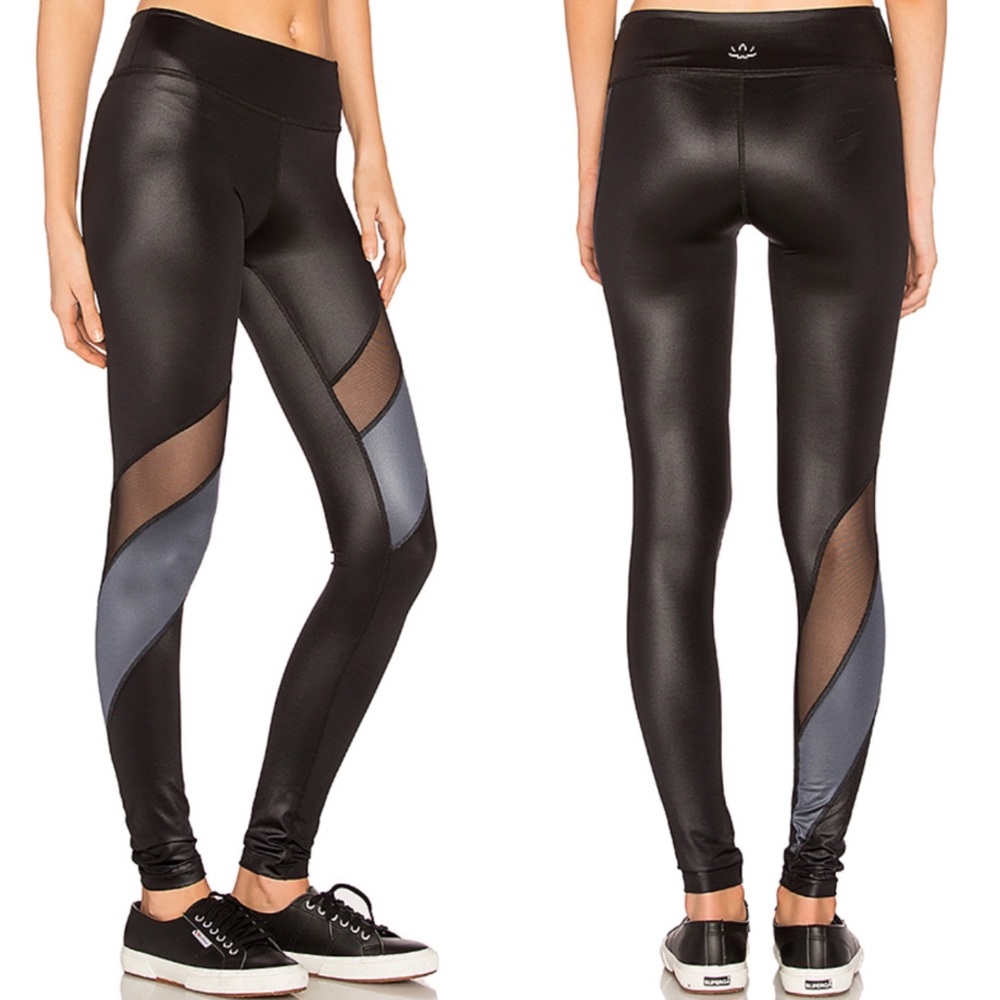 Beyond Yoga ‘Gloss Over Waves’ leggings